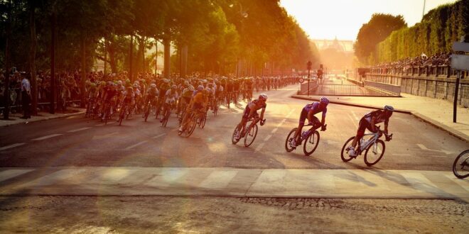 cyclists 601591 1280